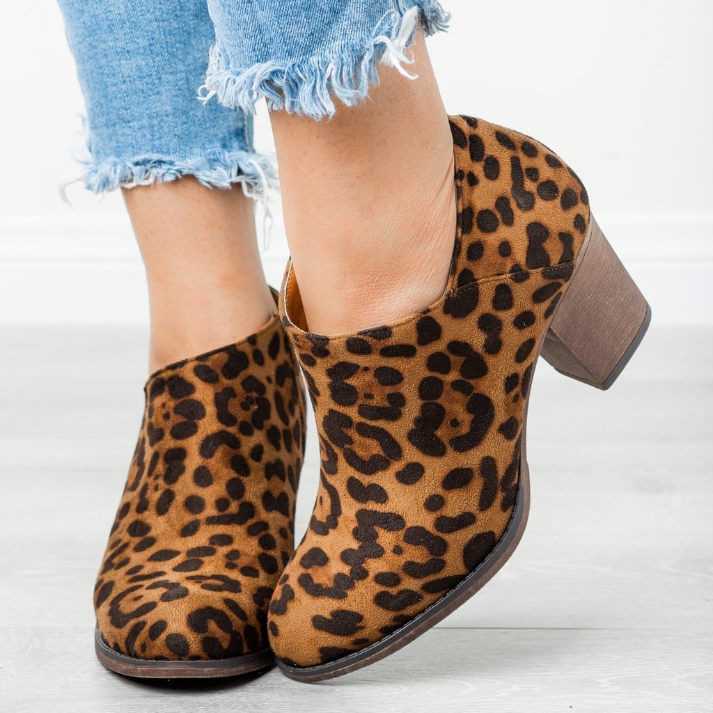 Casual Plus Size Women Pointed Toe Fashion Boots