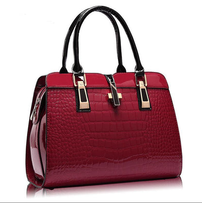 Trendy Totes: Casual Fashion for Women