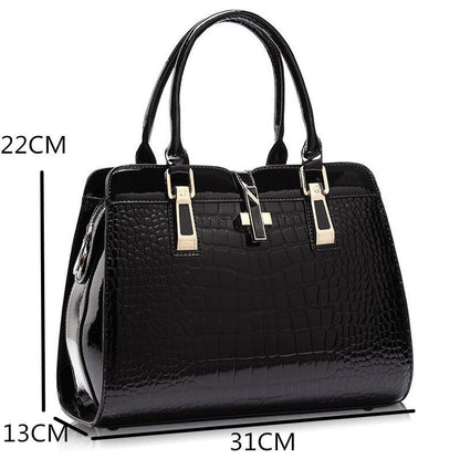 Trendy Totes: Casual Fashion for Women